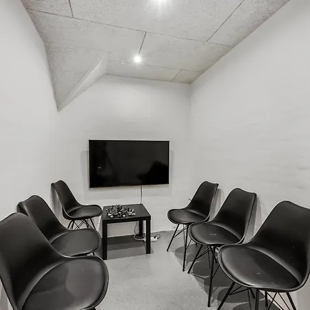 Дом отдыха 14 Person Pool House - 2001