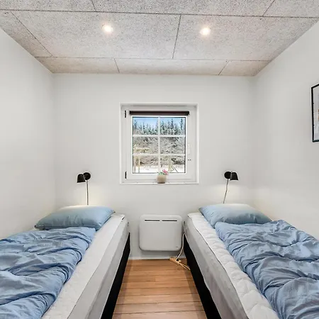 14 Person Pool House - 2001