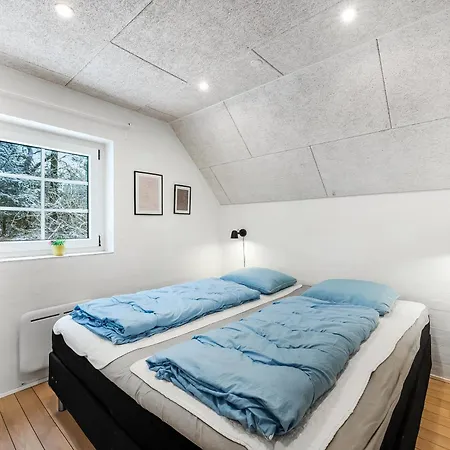 14 Person Pool House - 2001 *