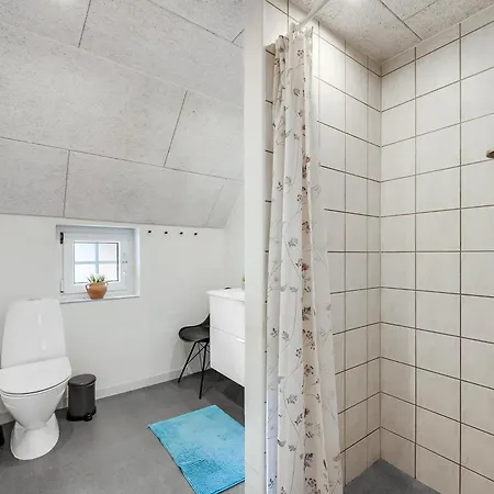 14 Person Pool House - 2001 Дом отдыха *