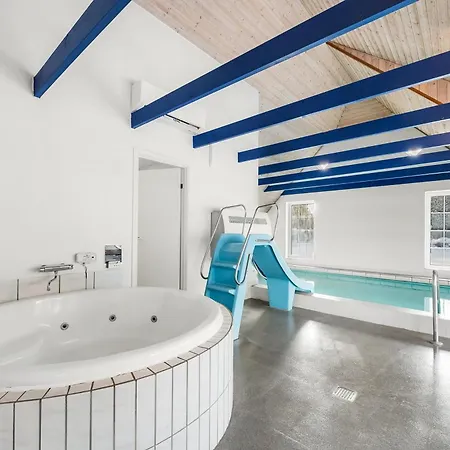 14 Person Pool House - 2001 Holiday home *