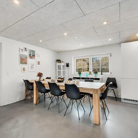 14 Person Pool House - 2001