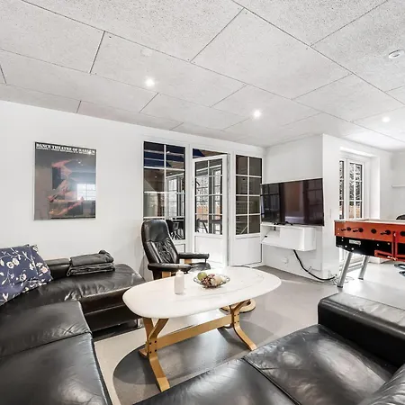 14 Person Pool House - 2001 Дом отдыха *