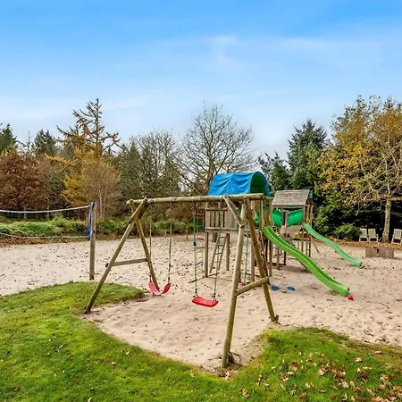 Дом отдыха 14 Person Pool House - 2001 *