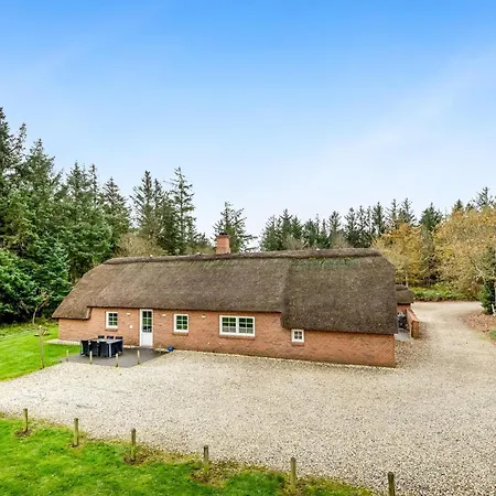 Дом отдыха 14 Person Pool House - 2001 *