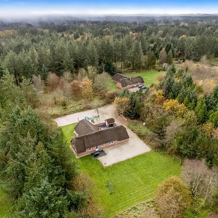 14 Person Pool House - 2001 Дом отдыха *