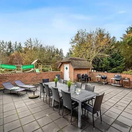 Дом отдыха 14 Person Pool House - 2001 *