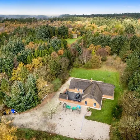 14 Person Pool House - 2001 *