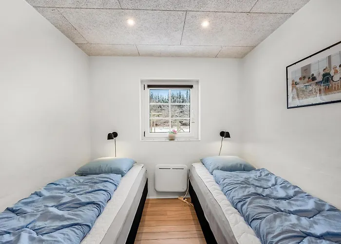 14 Person Pool House - 2001