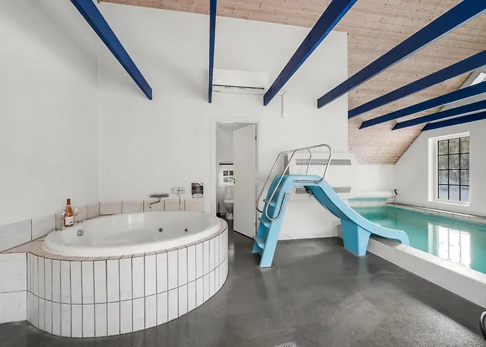 14 Person Pool House - 2001 Tatil Evi