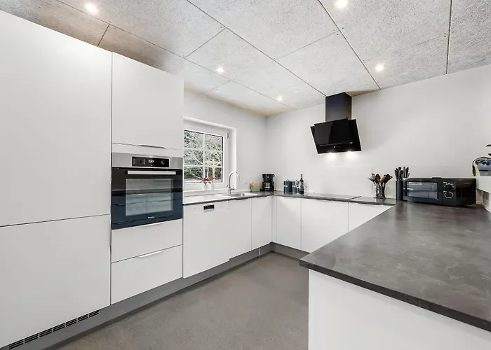 14 Person Pool House - 2001